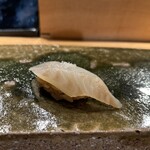 すし屋 蓮太郎 - 瀬戸内のひらめ　昆布締め