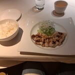 大観苑 - かごしま黒豚バラ肉の雲白肉と、富山県産コシヒカリご飯です。