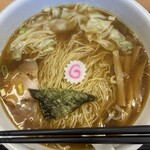 らーめんどんぐり - 綺麗な煮干スープ。