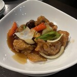 台湾料理 鼎 - 鶏もも肉と彩野菜の炒め物