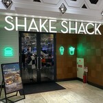 シェイクシャック 大丸心斎橋 - 大丸店内から見たお店の外観