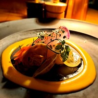 ザ タヴァン グリル＆ラウンジ - ⚫冷前菜②
                  「北海道産ホタテのクルード クリスピーキャロットサラダ 浅利 柚子ドレッシング」