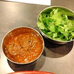 CURRYFORNICATION - 追加の3種ミニカレーとパクチー
