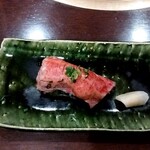 特選飛騨牛 花ざくろ - 飛騨牛のレア握り