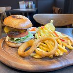 Aloha Dining Lure's Lana - ポテト・オニオンリング・サラダ付