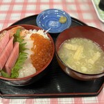 定食 めし屋 - サーモン・ホタテ・かに・いくら丼+大トロ