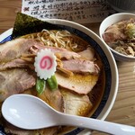 白河手打中華そば 大志 - チャーシュー麺大盛り　カブリ1枚とちょっと