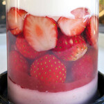 ラ・コート・ダジュール 本店 - 食べても食べてもひたすら苺､苺好きには堪りません♪