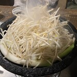 小樽ジンギスカン倶楽部　北とうがらし - 長ねぎ1本焼330円(プレートの縁で焼きます)