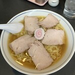 三吉屋 信濃町店 - あっさり醤油のチャーシュー麺