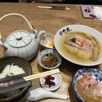 鯛塩そば 灯花 福岡空港国内ターミナル店 - 