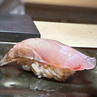 鮨 菜とい - ◆白甘鯛・・皮目は炙りで。甘鯛本来の甘みと旨味を感じ、これも美味しい。