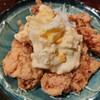 九州 熱中屋 - 中津唐揚げは衣がザクザクで肉汁が溢れ、にんにくなど下味もしっかり！タルタルソースも、ゆで卵がゴロッと粗くまったり濃厚～