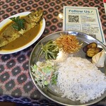 インド料理 パリワル - 鯵のフィッシュカレーとバスマティライスのタリー