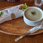 THE THREE LITTLE PIGS - 