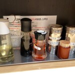 松戸富田麺業 - 目の前のコンディメント