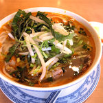 サイゴンマジェスティック - ベトナム中部風牛肉うどん