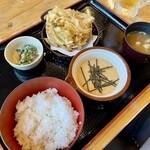 生涯青春の湯　つるつる温泉　お食事処 - とろろの定食