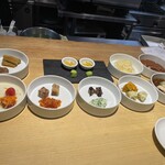 老虎菜 - 前菜のお重をずらっと並べて