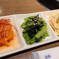 焼肉あきら 本郷本店 - ナムルの盛り合わせ