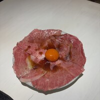 肉の匠 将泰庵 船橋駅前 はなれ店 - 王者の炙りユッケ