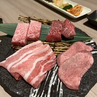 近江うし 焼肉 にくTATSU 青山本店 - 
