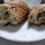 しげくに屋55ベーカリー - あおさのフランスパン　段面