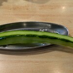 丸万元祖焼鳥 - きゅうり半分　もも焼き　1,980円