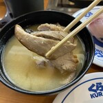 無添くら寿司 - あら汁はハマチが多め