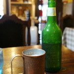 Ｔee kafer - キリンとコラボした、「ハートランドビール」です、国産では珍しい、浮彫の絵がある、グリーンボトルです、銅のマグカップで