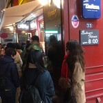 VIRON - ビストロはインバウンド中心に大賑わい