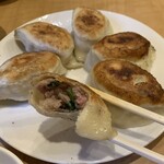 でっかい餃子 曽さんの店 代々木店 - 焼き餃子6個¥880