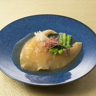 本店の伝統を受け継ぐ名菜をご用意しております