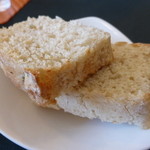 オステリア デッレ ジョイエ - 共通：パン（肉料理は１個）