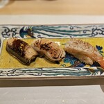 鮨やまけん - あぶり握り3貫  あなご ほたて えび