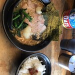 家系ラーメン 傳助 - 