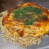 曽江井お好み焼店 - 肉玉そば(税込650円)
・袋入り蒸し中太麺
・オタフクソース《専門店用》(少し控えめなフルーティーな甘み)
・焼き方:軽く押さえる
・焼き上がりの形:綺麗な円形
・鉄板またはお皿で食べます