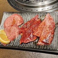 焼肉SEJONG 丸の内店 - お肉はこの3種です
