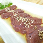 白レバ刺し　680円