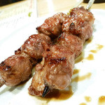 もつ家　大西 - コメカミ（ホホ肉）はジューシー。