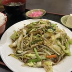 美食小屋 - 肉野菜定食（700円）