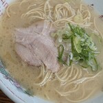 白龍ラーメン - 替玉　チャーシュー、ネギ、スープまで足される