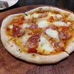 ボヘミ庵 - ランチのピザ。生地がおいしい！