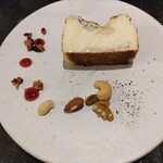 ボヘミ庵 - ゴルゴンゾーラを使ったチーズケーキ