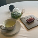 レストラン オオツ - 焼きたてフィナンシェとハーブティー