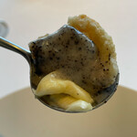 レストラン オオツ - パン×黒トリュフソース×バター＝*･゜ﾟ･*:.｡..｡.:*･'(*ﾟ▽ﾟ*)'･*:.｡. .｡.:*･゜ﾟ･*