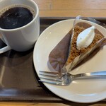 スターバックス・コーヒー - カフェ アメリカーノ（ショート）、ナッツ&キャラメルチーズケーキ