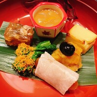 料理や 森川 - 自家製イカの塩辛、チーズ西京漬け、カラスミ餅、河豚の煮凝り、