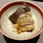 茶禅華 - 雲白肉 冬トリュフがけ ご飯に乗せて