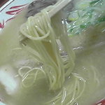 ラーメン・餃子 大勝 - 極細ストレート麺がトロミのあるスープをドッサリ持ち上げる！